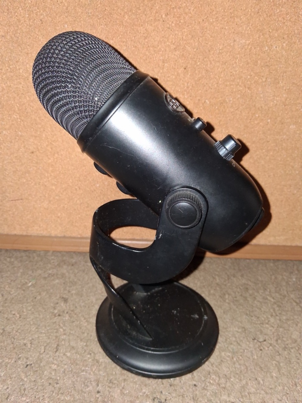 Professional Black USB Desktop Microphone with Adjustable Stand